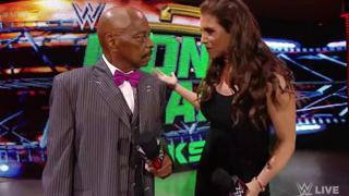 WWE: reapareció exgerente y le exigió su puesto a Stephanie McMahon