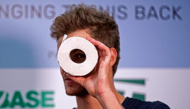 Hanfmann tomó con mucho humor el premio que recibió. (Foto: EFE)