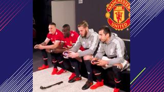 ¿Qué pasa cuando los jugadores del Manchester United dejan el balón para jugar FIFA 18? [VIDEO]