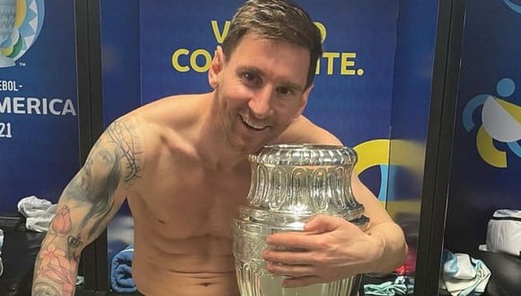Messi con el trofeo de la Copa América que ganó tras vencer a Brasil. (Foto: Instagram Leo Messi)