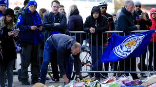 ¡Incondicionales! Hinchas del Leicester dejan flores, velas y mensajes de aliento tras accidente [FOTOS]