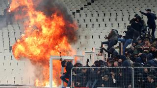 Bengalas y bombas molotov en choque entre AEK vs. Ajax en Atenas [VIDEO]
