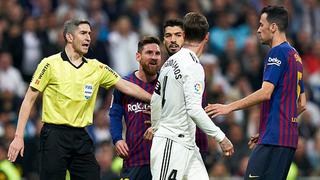 ¿Es en serio? La excusa del árbitro para no expulsar a Ramos por codazo a Messi [VIDEO]
