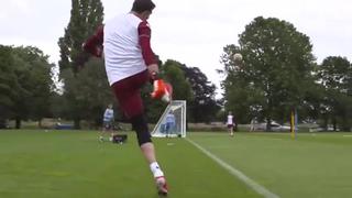 ¡Qué loco que estás, ‘Dibu’! Martínez marcó golazo olímpico en su retorno al Aston Villa [VIDEO]