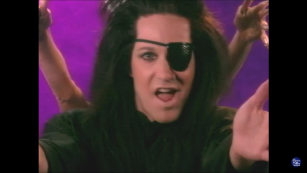 Paul Rudd y Jimmy Fallon recrean el videoclip “You Spin Me Round” de "Dead or Alive". (Foto: Captura de pantalla)