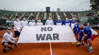 Un solo sentir: el mensaje en contra de la guerra entre Rusia y Ucrania en las canchas de la Copa Davis