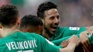 No lo olvidan: hinchas del Werder Bremen homenajearon a Claudio Pizarro