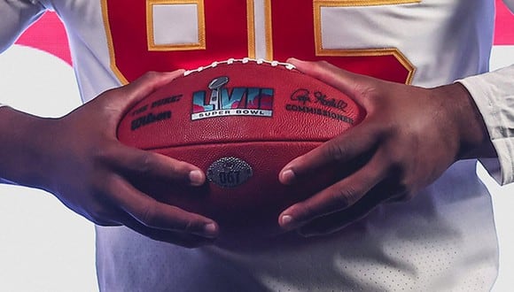En esta imagen se aprecia a ‘El Duque’, el balón de la NFL que se usa en el Super Bowl. (Foto: @NFL / Facebook)