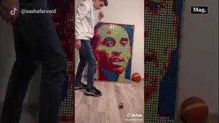 Joven le rinde un homenaje a Kobe Bryant con cubos rubik