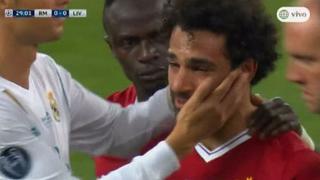 Un gesto de crack: Cristiano Ronaldo consoló a Mohamed Salah tras salir llorando por lesión en Champions