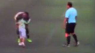 Copa Perú: pequeña se mete a la cancha para celebrar el gol de su padre [VIDEO]