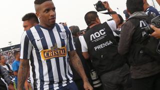 Hincha incondicional: Jefferson Farfán alienta a Alianza Lima en su duelo contra Cusco FC