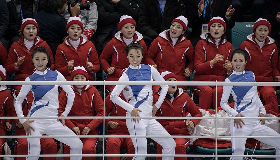 Las animadoras norcoreanas se robaron el show en la pista de patinaje de Gangneung. (AP/AFP)