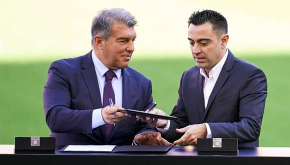 Xavi Hernández recibió el respaldo de Joan Laporta para quedarse hasta 2025. (Foto: Getty Images)