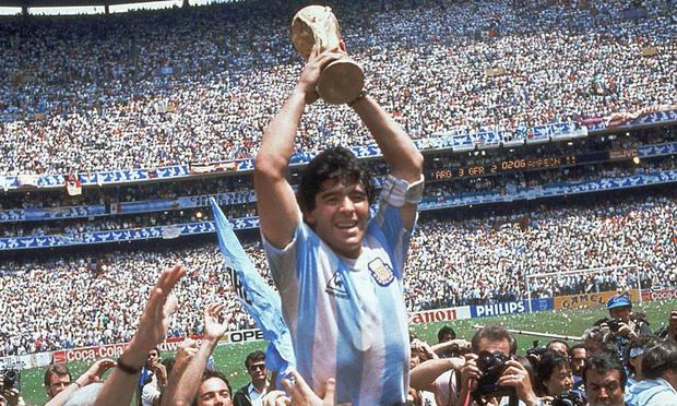 Diego Maradona falleció el 25 de noviembre del 2022 de una insuficiencia cardiaca. (Foto: FIFA)