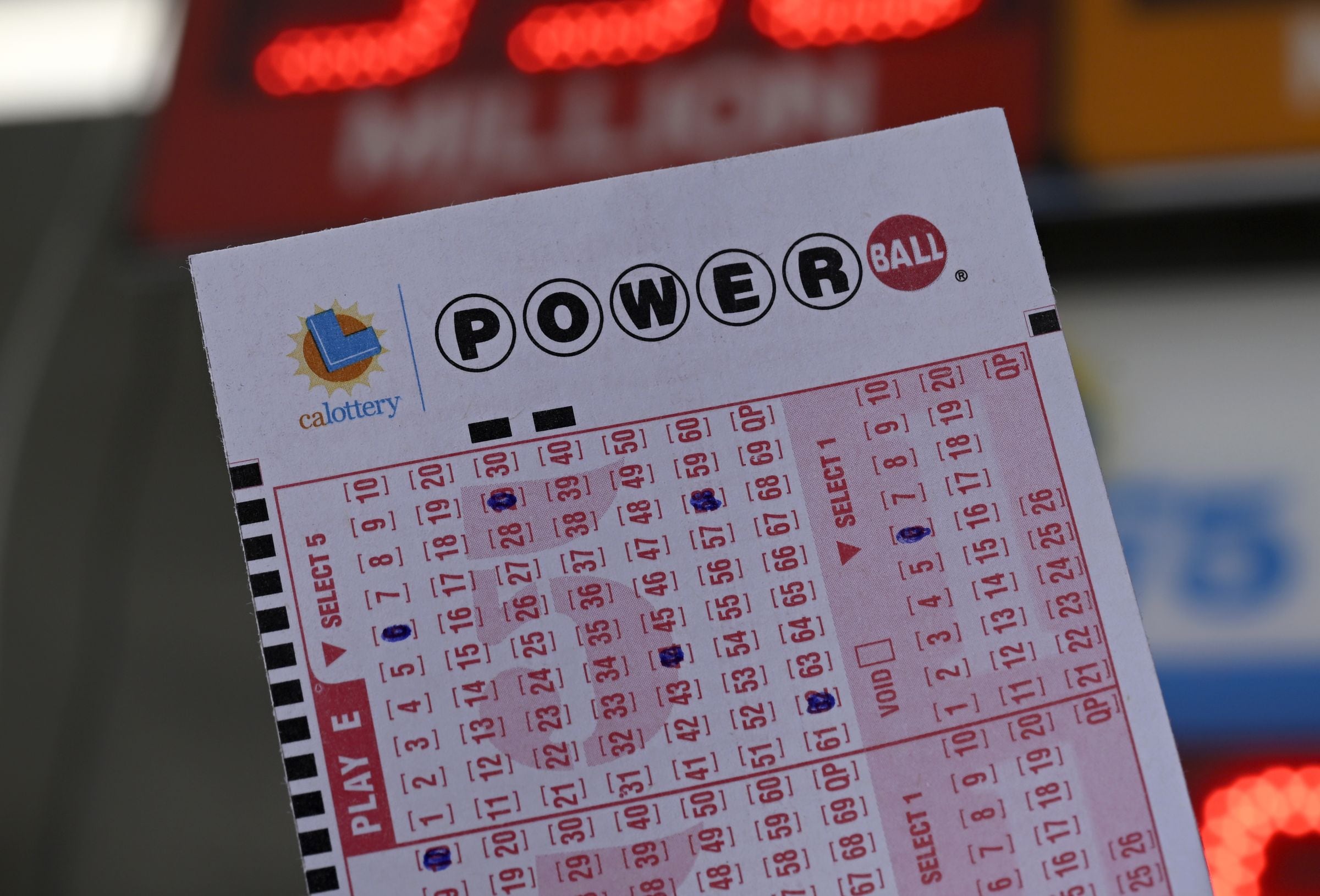 Sorteo del Powerball EN VIVO desde la Lotería de Florida, donde se define el jackpot millonario de este miércoles 10 de septiembre de 2025. (Foto: Tayfun Coskun / Anadolu vía Getty Images)