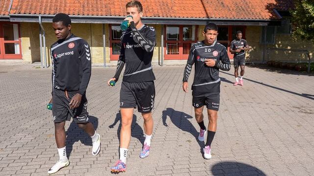 Edison Flores: imágenes de su primer entrenamiento con el Aalborg