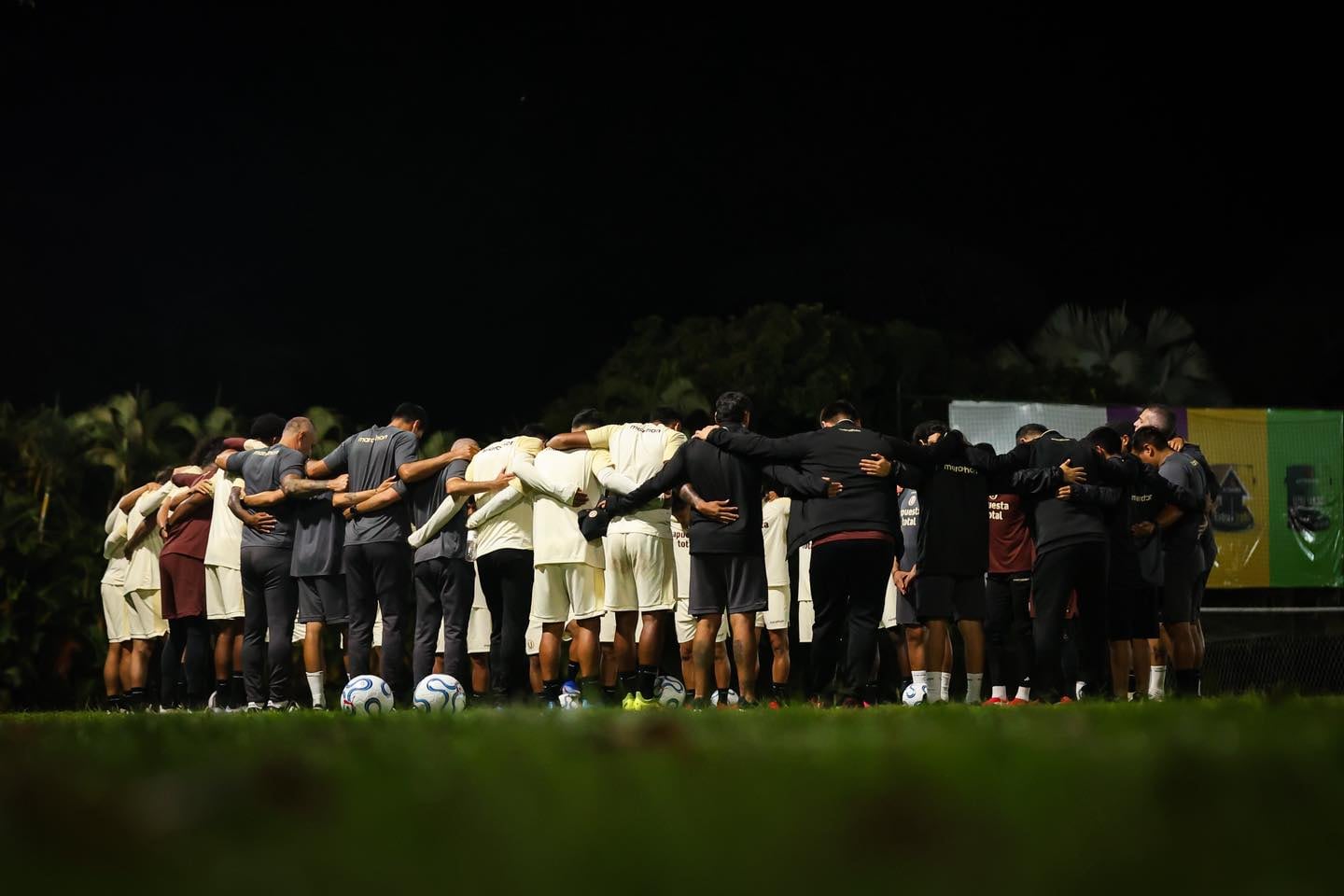 Los cremas ya se encuentran en Colombia y entrenaron el último lunes por la noche. (Foto: Universitario)