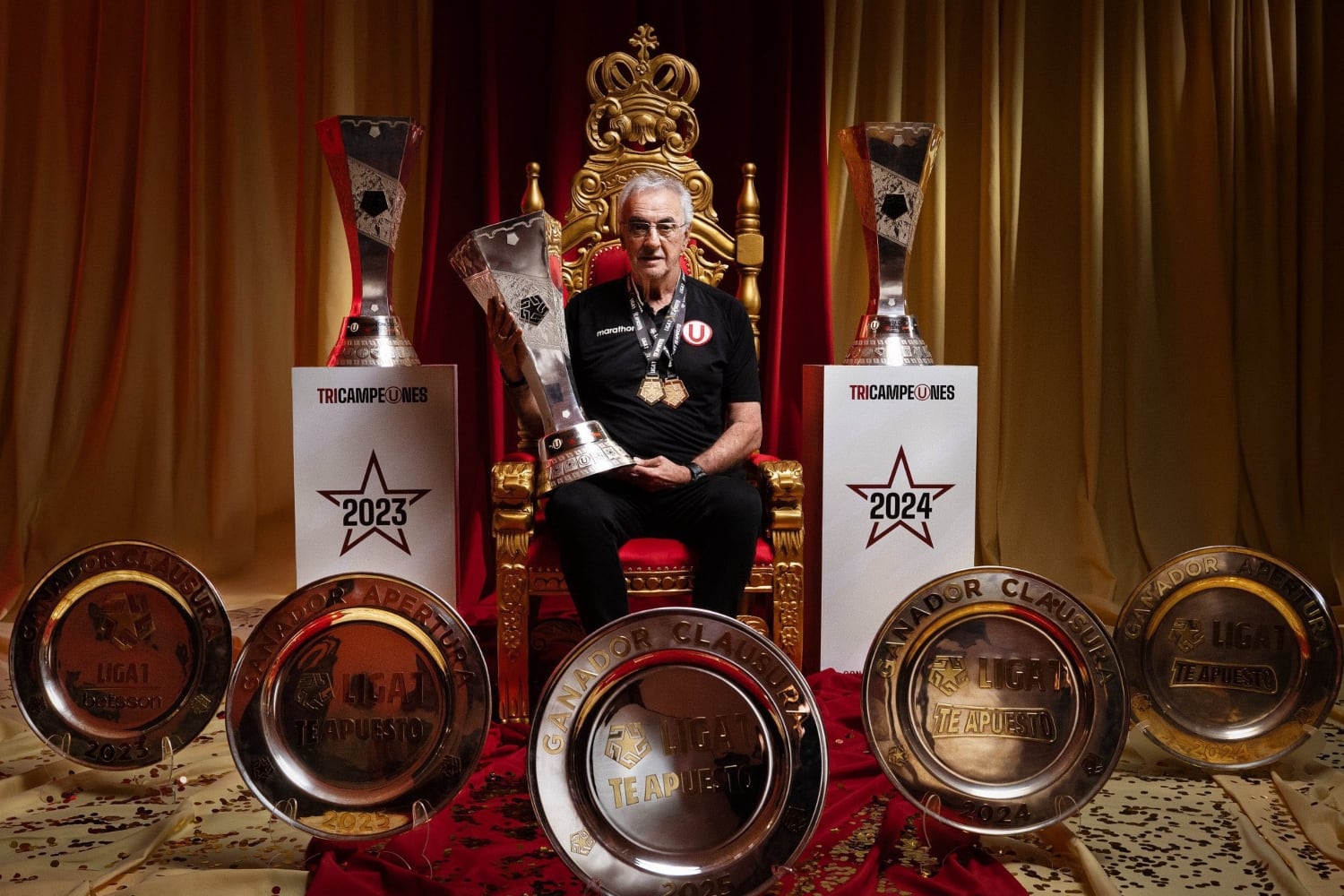 Jorge Fossati llevó a los 'cremas' a la obtención de un tricampeonato. (Foto: Universitario)