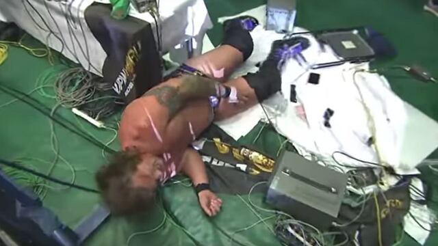 ¡Paliza en Japón! Chris Jericho fue destruido por Kenny Omega en Wrestle Kingdom [VIDEO]