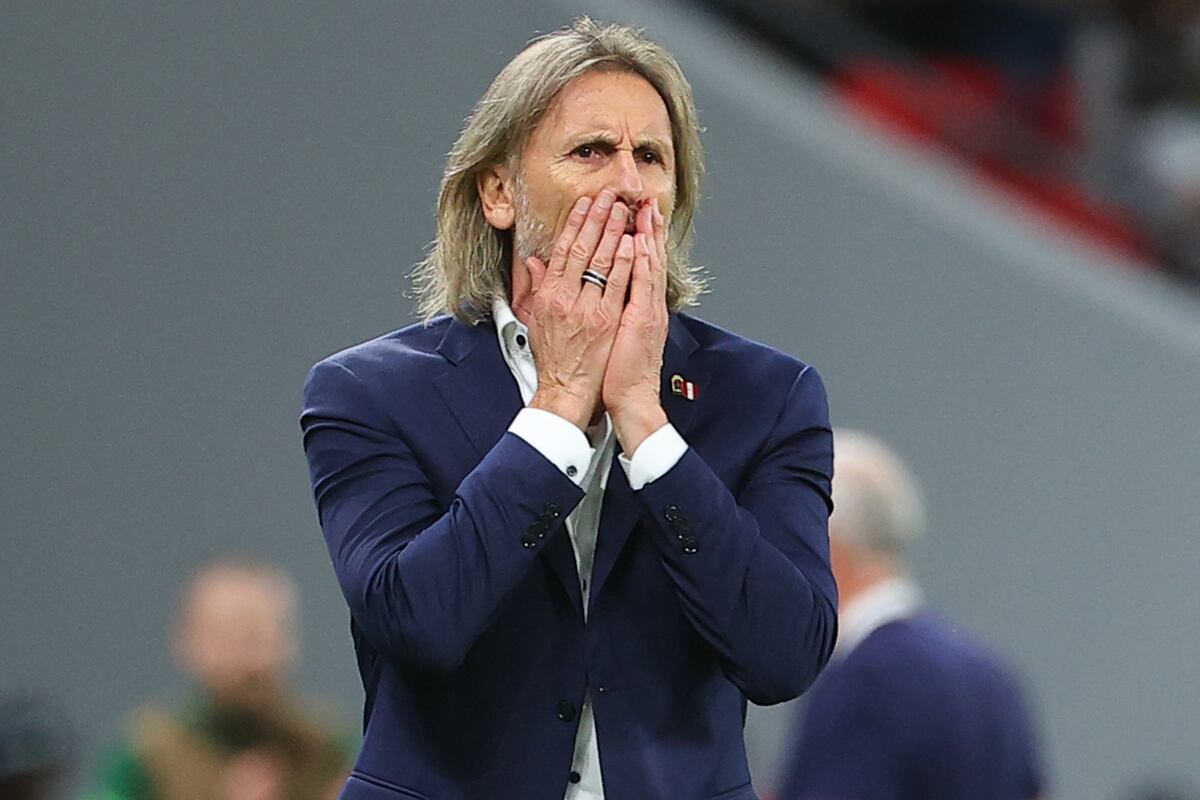 Ricardo Gareca le mostró su respaldo a Christian Cueva en su incursión en la política. (Photo by KARIM JAAFAR / AFP)