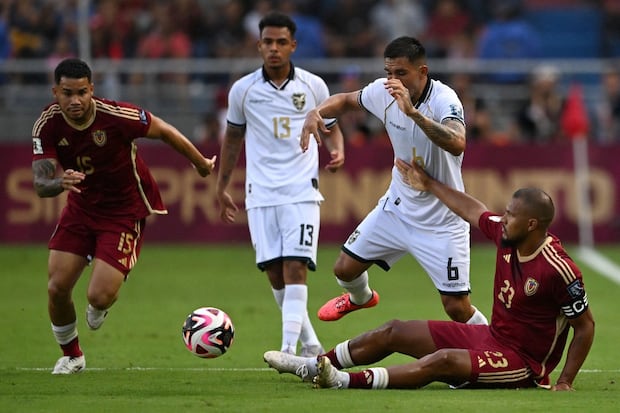 Venezuela derrotó 2-0 a Bolivia y dio un paso grande para asegurar el boleto al repechaje mundialista. (Foto: AFP)