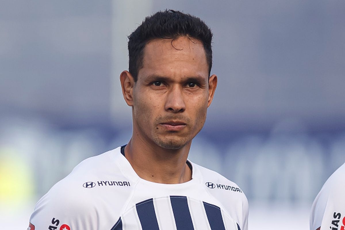 Renzo Garcés juega su primera temporada en Alianza Lima. (Foto: Getty Images)