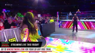 ¡Se robó la atención! Naomi distrajo a The Bludgeon Brothers con sensual baile en SmackDown [VIDEO]