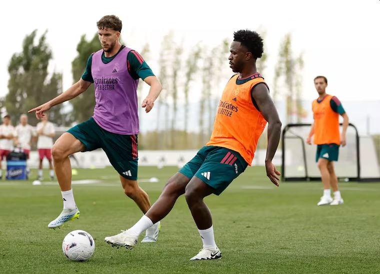 Vinícius Júnior en su primer entrenamiento de la temporada con Real Madrid en Valdebebas.