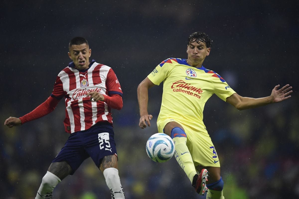 Chivas vs América: quién pasa el Clásico Nacional y en qué canales ver | Foto: AFP