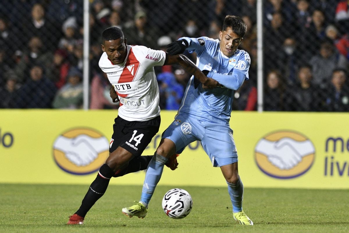 Conoce las alineaciones de Sporting Cristal y Always Ready, por el duelo de vuelta de la segunda fase de la Copa Libertadores 2024. (Foto: Aizar Raldes/AFP)