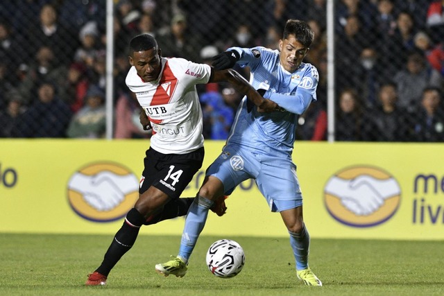 Conoce las alineaciones de Sporting Cristal y Always Ready, por el duelo de vuelta de la segunda fase de la Copa Libertadores 2024. (Foto: Aizar Raldes/AFP)