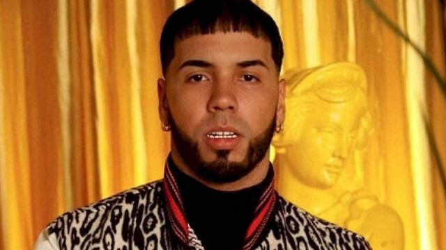 Anuel AA a fans que no cumplen con cuarentena: “Por culpa de ustedes es que siguen muriendo personas”