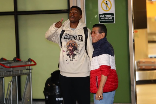 Miguel Araujo arribó a la capital del país para unirse a la Selección Peruana. (Foto: Jesús Saucedo / @photo.gec)