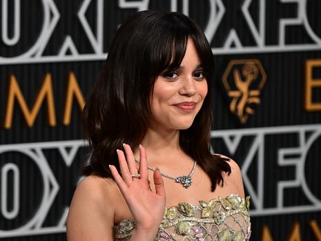 Los 10 actores mejores vestidos durante la alfombra plateada de los Emmys 2024