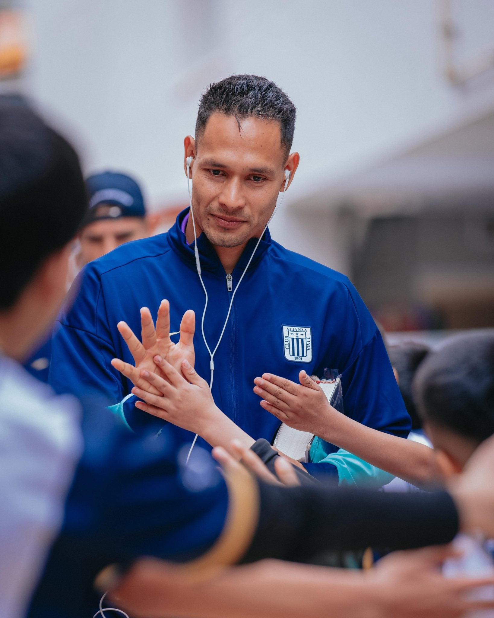 Con dos años en el club, goza de la aceptación del hincha blanquiazul. (Foto: Alianza Lima)