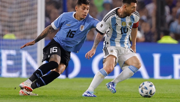 Argentina perdió 2-0 ante Uruguay por la quinta fecha de las Eliminatorias al Mundial 2026. (Foto: EFE)
