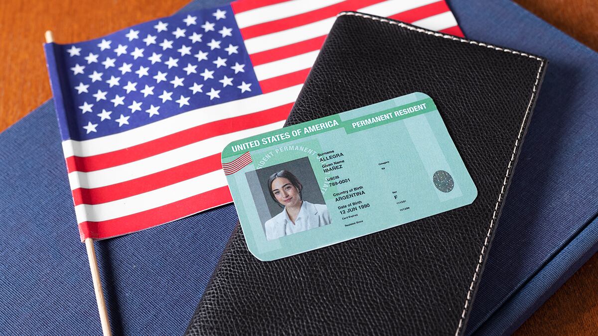 <strong> La 'Green Card' debe estar actualizada para que los residentes permanentes puedan seguir viviendo legalmente en Estados Unidos. Imagen: Freepik</strong> <strong> La 'Green Card' debe estar actualizada para que los residentes permanentes puedan seguir viviendo legalmente en Estados Unidos. Imagen: Freepik</strong>