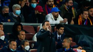 En el medio tiempo: Xavi y su reclamos a los jugadores del Barcelona por su juego ante Galatasaray