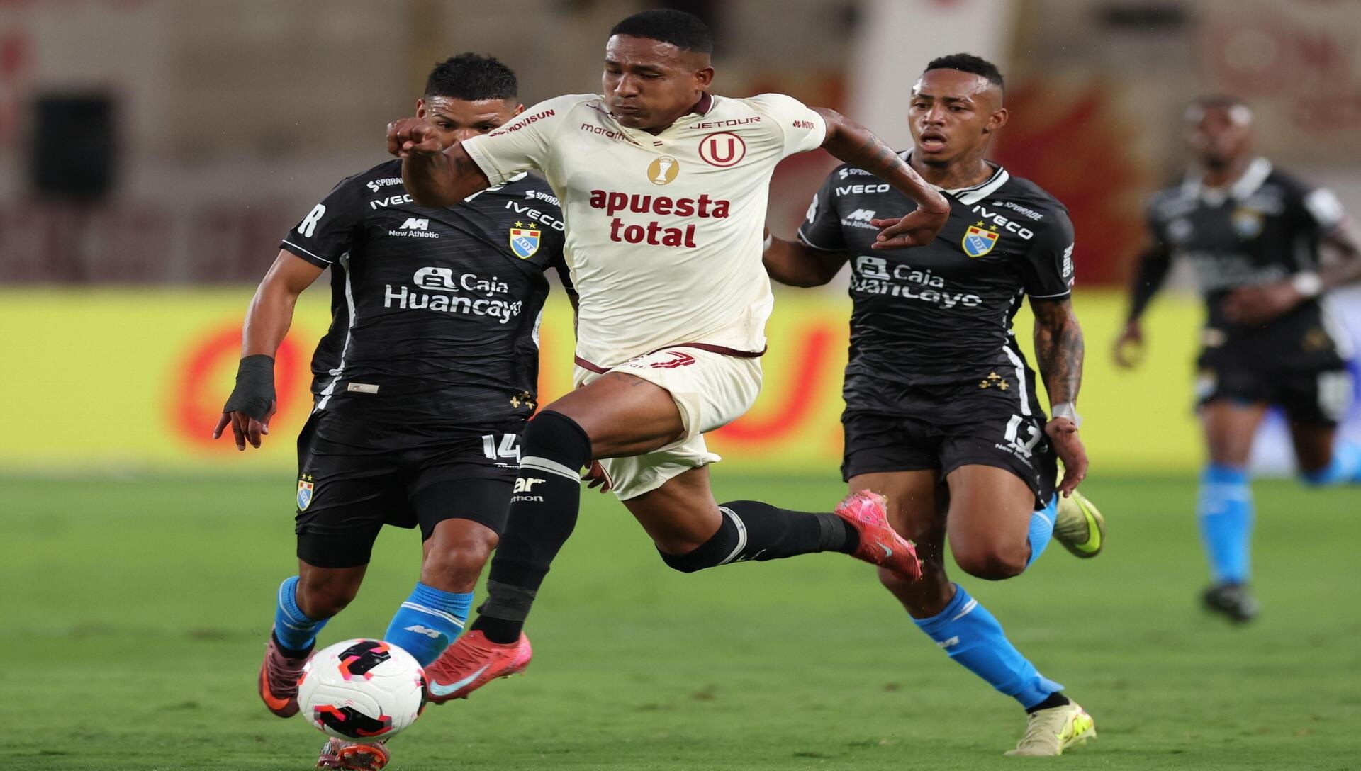 Los cremas intentarán extender su invicto en el compromiso Sporting Cristal vs Universitario (Crédito: Alamy Stock Photo).