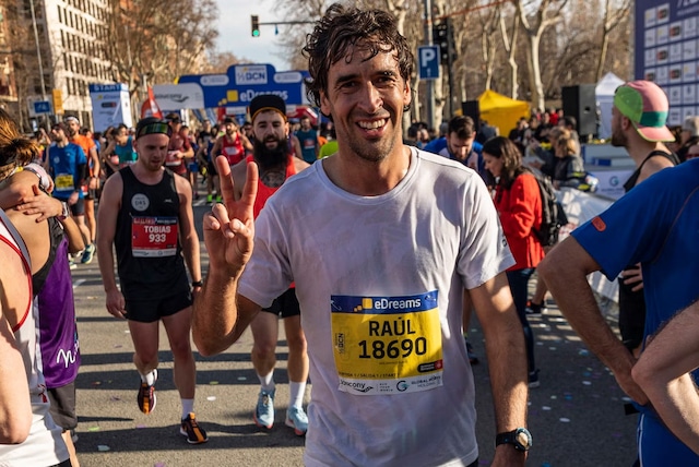 Raúl González, delantero histórico del Real Madrid, ha participado en importantes competencias de running como la maratón de Nueva York y Madrid con destacables tiempos. (Foto: Runners)