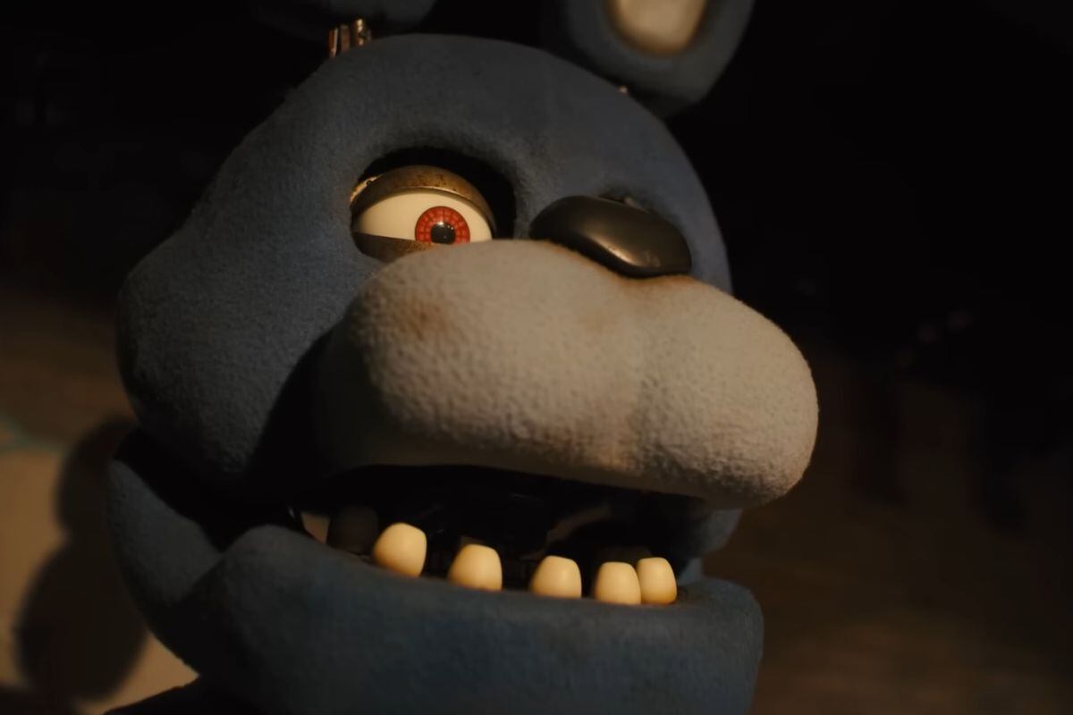 Bonnie the Bunny en la película "Five Nights at Freddy's" (Foto: Blumhouse Productions)