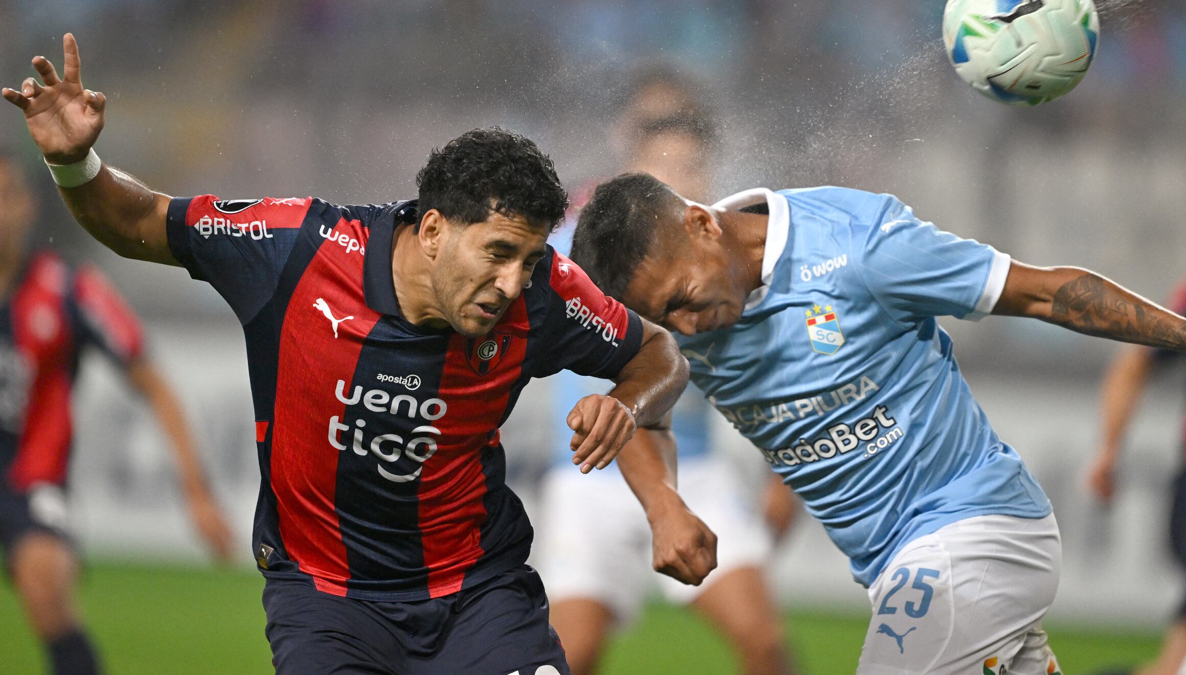 Sporting Cristal reaccionó en los últimos minutos pero no pudo encontrar el gol y ahora deberás ir por el milagro ante el Palmeiras en Brasil si quiere clasificar a octavos. (Foto: ERNESTO BENAVIDES / AFP)