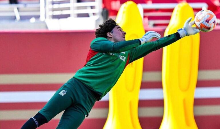 Guillermo Ochoa buscará su quinta Copa de Oro. (Foto: @yosoy8a)