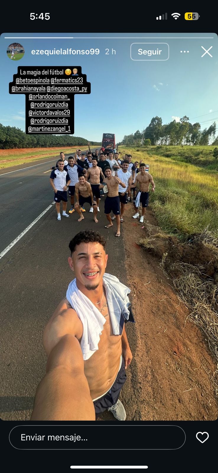 Historia de los jugadores de 2 de Mayo en plena carretera | Foto: IG EzequielAlfonso