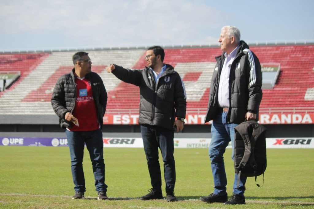 Antonio García Pye y Franco Navarro visitaron el estadio Antonia Aranda para duelo contra Paraguay por Eliminatorias. (Foto: FPF)