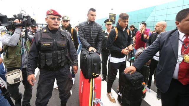 La llegada de las figuras de la Selección de Argentina a Lima (FOTOS)