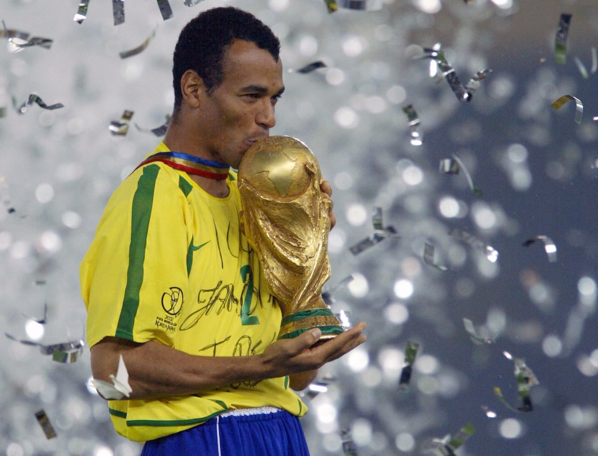 Cafú es el único jugador en la historia que ha disputado tres finales consecutivas de la Copa del Mundo, ganando en 1994 (Estados Unidos) y 2002 (Korea-Japón), y siendo subcampeón en 1998 (Francia). (Foto: AFP)