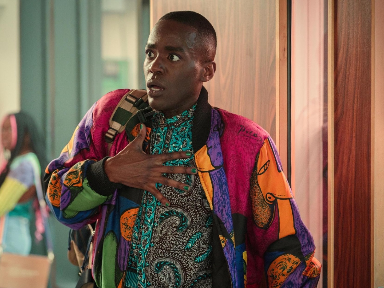 Eric fue sorprendido por diversas manifestaciones de Dios en la temporada 4 de "Sex Education" (Foto: Netflix)