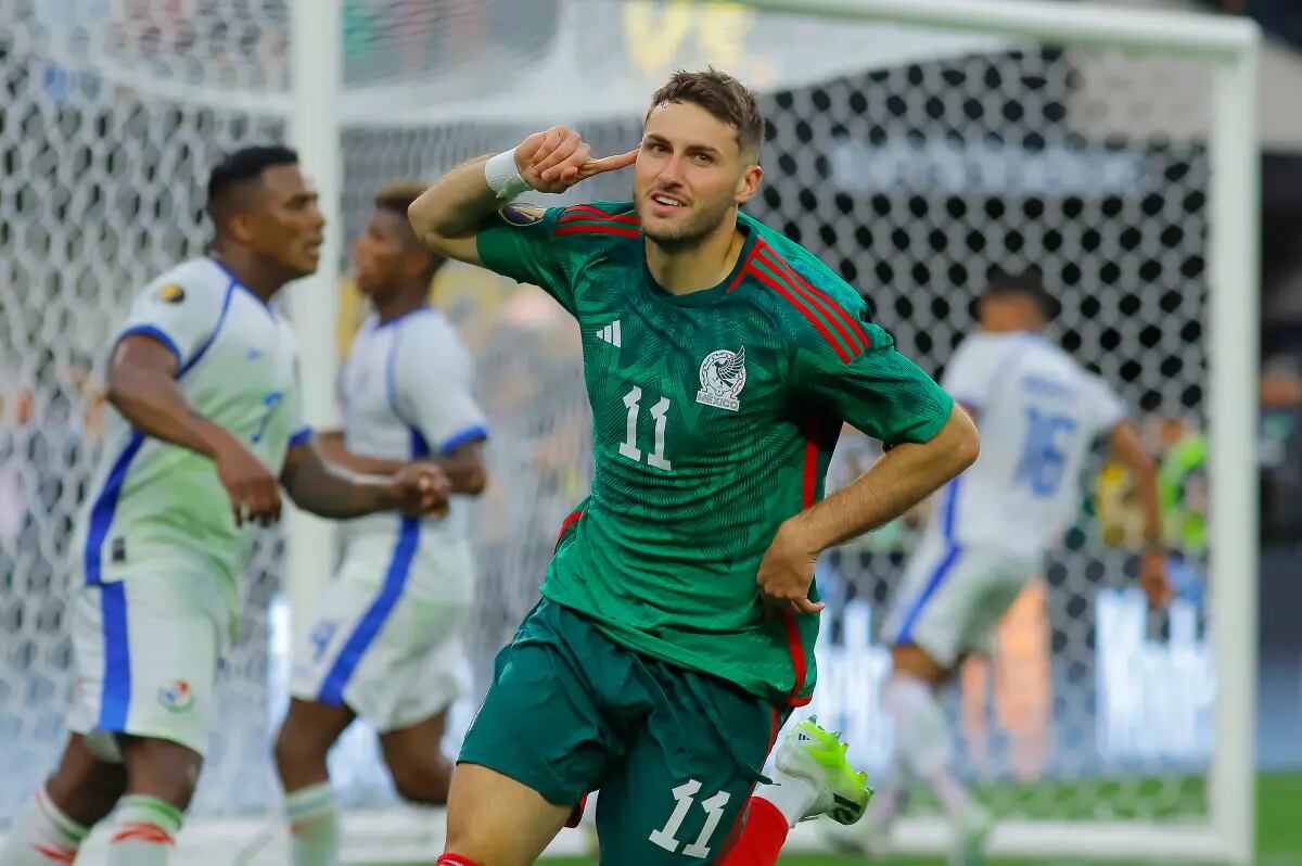 Santiago Gimenez es el goleador de la Selección Mexicana y de su equipo el Feyenoord.